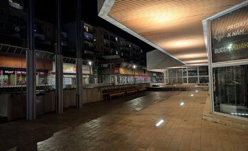 FOTO: Trenčania obdivujú vynovenú pešiu zónu v centre mesta