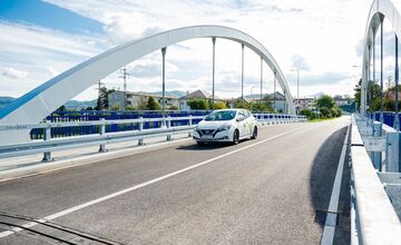 FOTO: Ilava má most s unikátnym systémom monitorovania, dokže predísť tragédiám