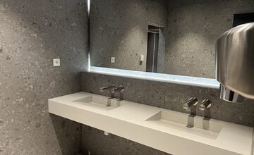 FOTO: Verejné toalety v Trenčíne sú po novom bezplatné a bezbariérové