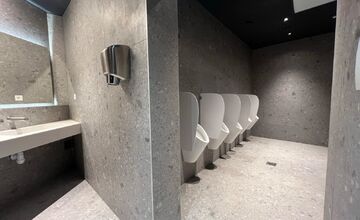 FOTO: Verejné toalety v Trenčíne sú po novom bezplatné a bezbariérové