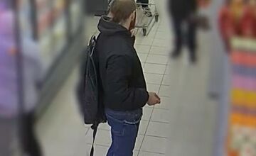 FOTO: Trenčianski policajti potrebujú pomoc pri stotožnení muža, nepoznáte ho?