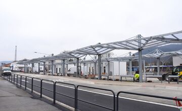 FOTO: Svetová hviezda videoartu premení trenčiansku stanicu na umelecký zážitok