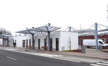 FOTO: Svetová hviezda videoartu premení trenčiansku stanicu na umelecký zážitok