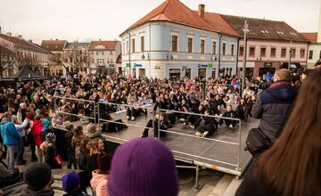 FOTO: Trenčín ako Európske hlavné mesto kultúry 2026 prilákal tisícky hostí
