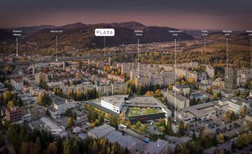 FOTO: Považskú trápi zanedbaný pozemok, ktorý roky hyzdí centrum mesta