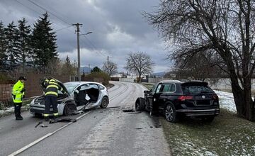 FOTO: Obyvatelia Trenčianskej Turnej riešia dlhodobý problém s nebezpečným úsekom cesty v katastri obce 