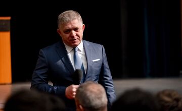 FOTO: Premiér Fico debatoval so študentmi gymnázia v Novom Meste