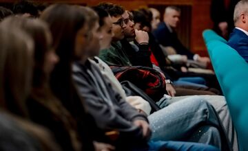 FOTO: Premiér Fico debatoval so študentmi gymnázia v Novom Meste