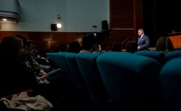 FOTO: Premiér Fico debatoval so študentmi gymnázia v Novom Meste