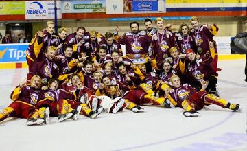 FOTO: Aj Trenčín má svojich hrdinov pod piatimi kruhmi