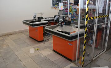 FOTO: Policajti chytili dvoch zlodejov, ktorí vykrádali potraviny v regióne 