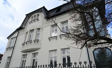 FOTO: Chátrajúci internát v Trenčíne sa zmenil na moderné centrum pomoci