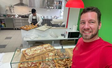 FOTO: Dalibora z Prievidze pomohol žene v lietadle a získal výhodu