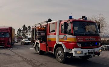 FOTO: Nehoda nákladného auta a dodávky