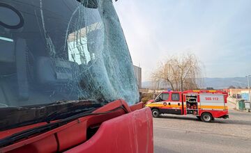 FOTO: Nehoda nákladného auta a dodávky