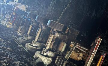 FOTO: Vodič neprežil náraz do stromu pred návratom do Handlovej 