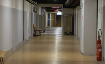 FOTO: DO Považskobystrickej nemocnice sa nedalo kvôli krádeži káblov dva týždne dovolať 