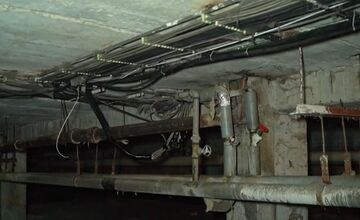 FOTO: DO Považskobystrickej nemocnice sa nedalo kvôli krádeži káblov dva týždne dovolať 