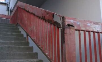 FOTO: Zábradlie zostáva v dezolátnom stave, predstavitelia mesta v Považskej sa majú stretnúť so súkromnou spoločnosťou