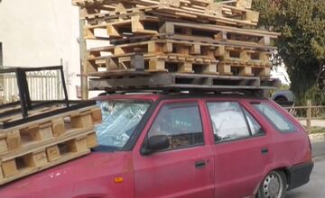 FOTO: Muž hromadí na svojom pozemku odpad, susedia sú zúfalí 