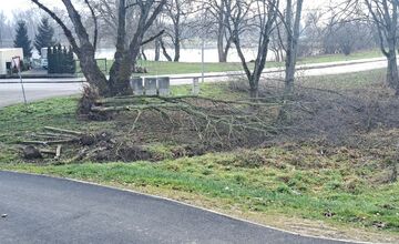 FOTO: V rekreačnej oblasti Zelená voda prebieha razia enviropolície 