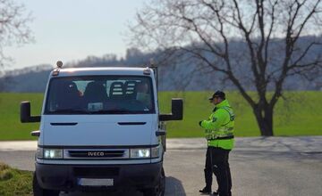 FOTO: Polícia kontrolovala vodičov aj cyklistov 