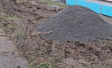 FOTO: Obyvatelia aj firmy nelegálne poškodili verejnú zeleň, prípadmi sa zaoberá enviropolícia 