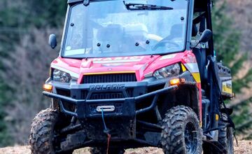 FOTO: Požiar lesa pri Dolnej Maríkovej zamestnal desiatky hasičov