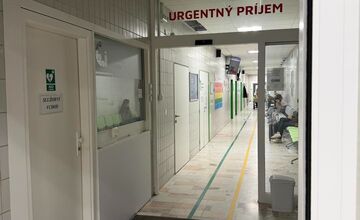 FOTO: Nemocnica v Trenčíne mení stanovištia na skenovanie lístkov 