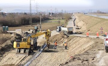 FOTO: Práce na cyklomagistrále medzi Nemšovou a Trenčínom napredujú rýchlym tempom 