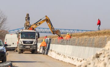 FOTO: Práce na cyklomagistrále medzi Nemšovou a Trenčínom napredujú rýchlym tempom 