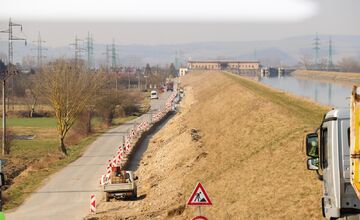 FOTO: Práce na cyklomagistrále medzi Nemšovou a Trenčínom napredujú rýchlym tempom 