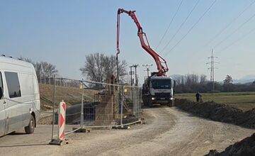 FOTO: Práce na cyklomagistrále medzi Nemšovou a Trenčínom napredujú rýchlym tempom 