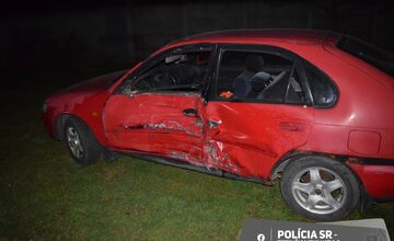 FOTO: Polícia rieši nehodu medzi Bzincami a Novým Mestom nad Váhom