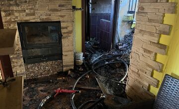 FOTO: Prišli o všetko za jednu noc. Rodina z Hradišťa prosí po ničivom požiari o pomoc