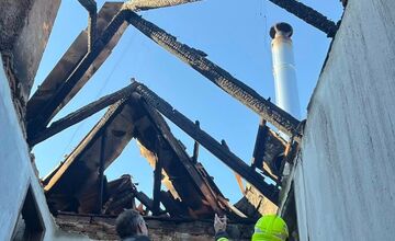 FOTO: Prišli o všetko za jednu noc. Rodina z Hradišťa prosí po ničivom požiari o pomoc