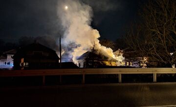FOTO: Prišli o všetko za jednu noc. Rodina z Hradišťa prosí po ničivom požiari o pomoc