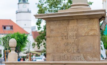 FOTO: V Trenčíne na čas zhasnú svetlá ikonických pamiatok
