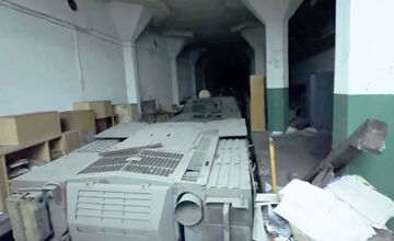 FOTO: Mladí youtuberi narušili bezpečnosť v dubnickej zbrojovke