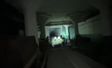 FOTO: Mladí youtuberi narušili bezpečnosť v dubnickej zbrojovke