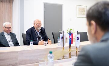 FOTO: Podnikatelia žiadajú urýchlenie výstavby R6 medzi Púchovom a Zlínom