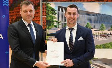 FOTO: Dubnica získa milióny eur na modernizáciu športovej haly