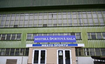 FOTO: Dubnica získa milióny eur na modernizáciu športovej haly