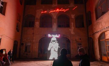 FOTO: Festival svetla v Trenčíne rozžiari ulice