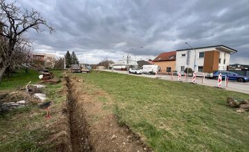 FOTO: Nové parkovisko v Zlatovciach vznikne na voľnom pozemku