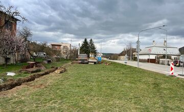 FOTO: Nové parkovisko v Zlatovciach vznikne na voľnom pozemku