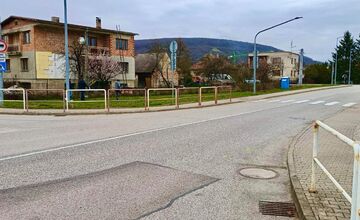 FOTO: Nové parkovisko v Zlatovciach vznikne na voľnom pozemku