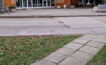 FOTO: V trenčianskom Zámostí sa objavili podozrivé návnady