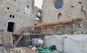 FOTO: Rekonštrukcia hradu Beckov