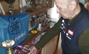 FOTO: Fenomenálny senior z Handlovej zbiera tituly majstra sveta v lyžovaní 